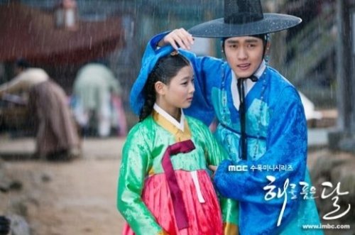 دانلود سریال کره ای ماه در آغوش آفتاب 2012 Moon Embracing the Sun